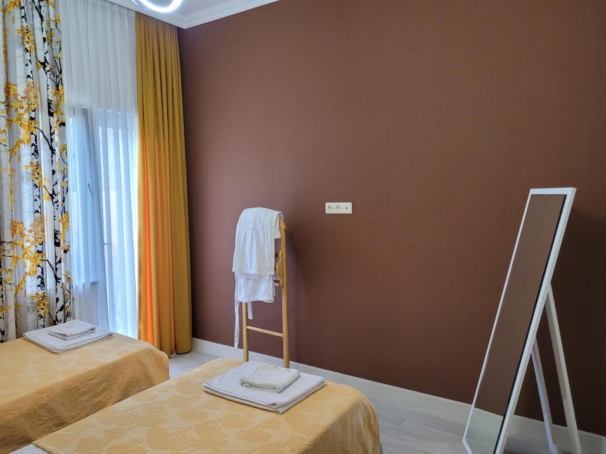 Hotel Dika Кутаиси Екстериор снимка