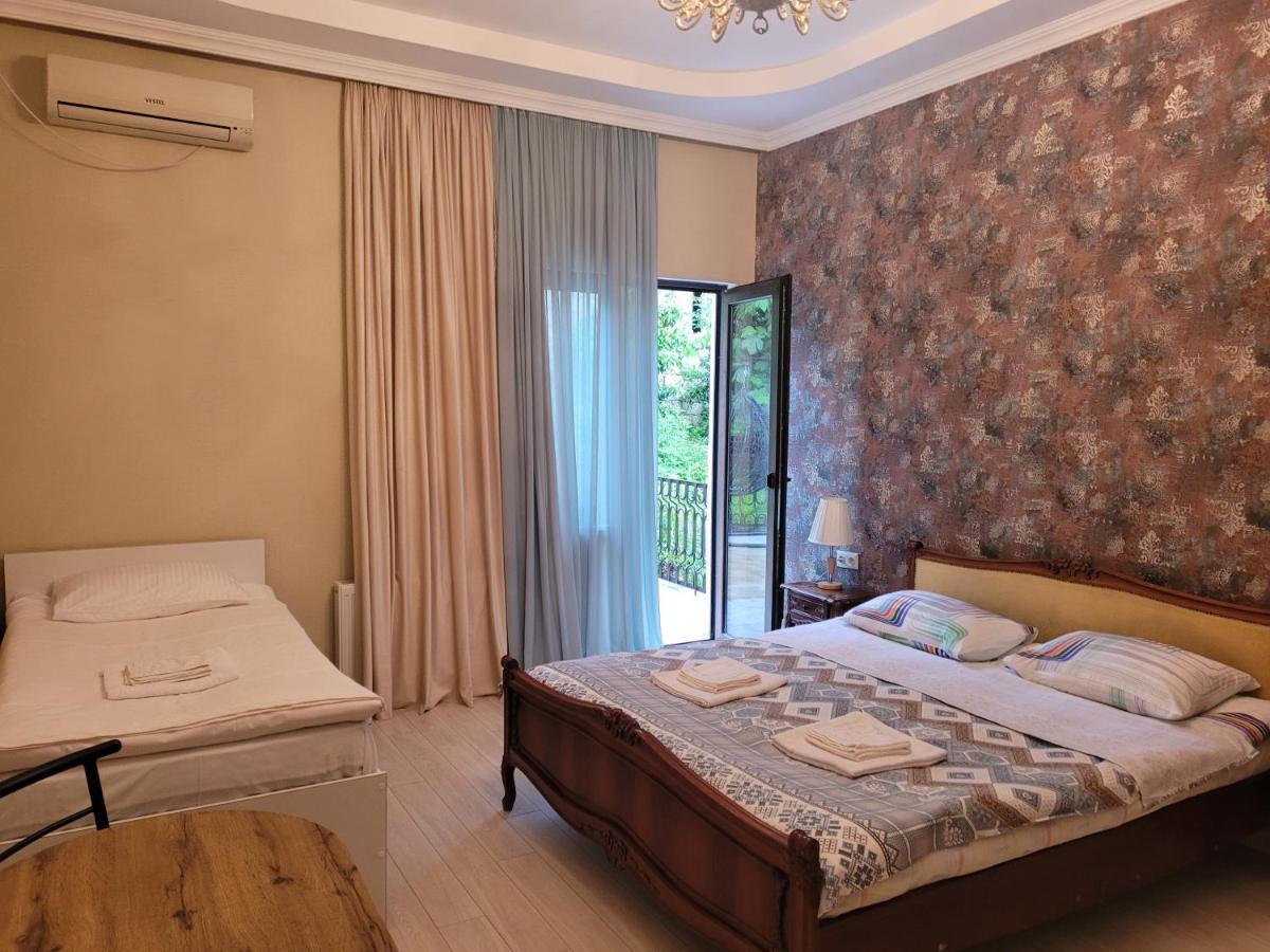 Hotel Dika Кутаиси Екстериор снимка